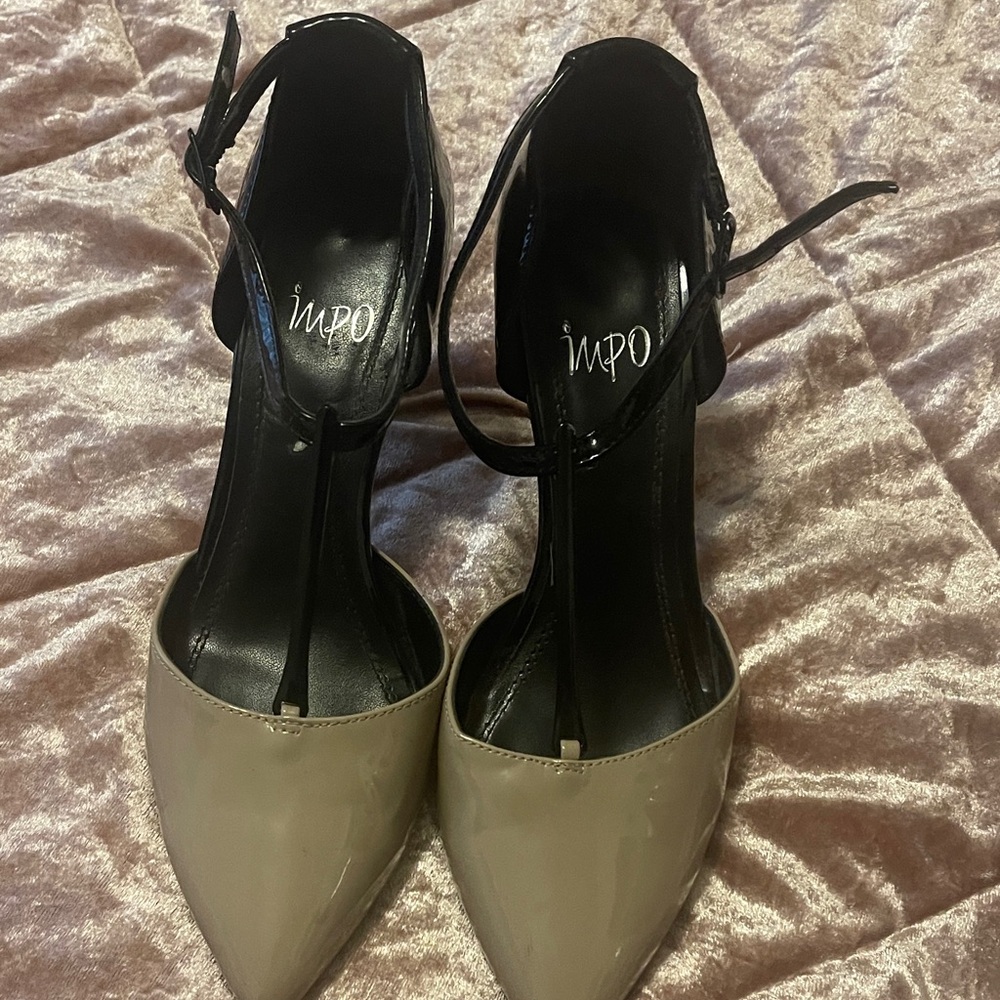 Impo Women's Black and Cream Strappy Heels